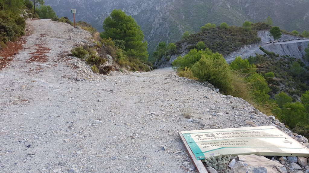 Desvío a derecha camino del Cisne