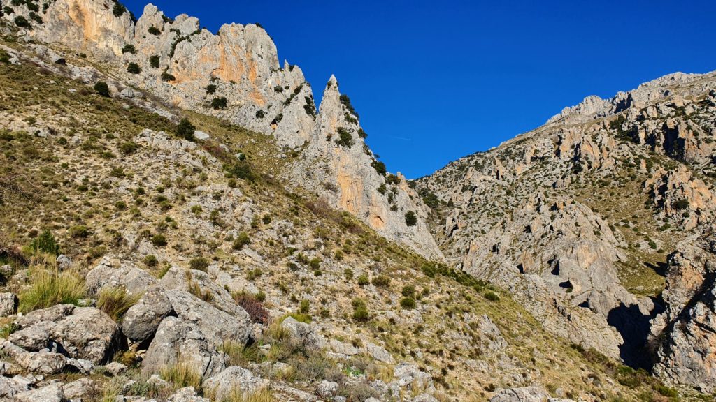 Sierra Mágina por el Gargantón. Separándonos del cauce