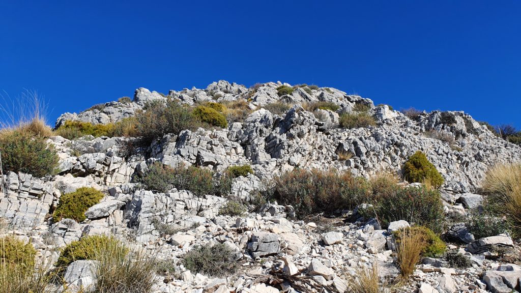 Zona de rocas que da acceso a la cumbre