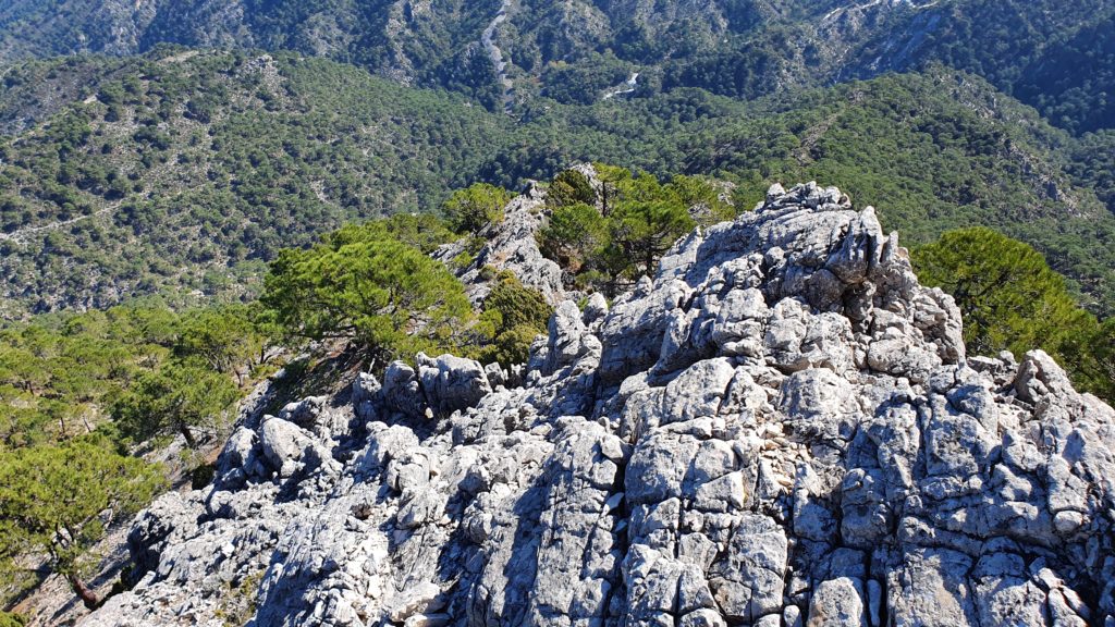 Vista atrás al filo rocoso ya trepado