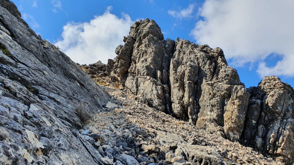 Canal de rocas sueltas