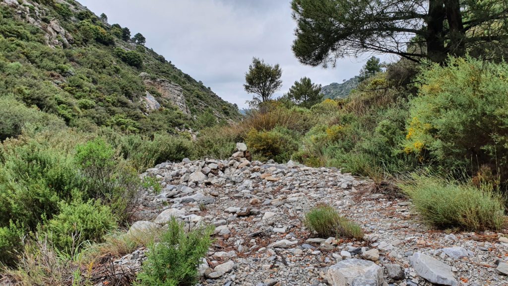 Barranco de las Alfajas. Hito señalizador