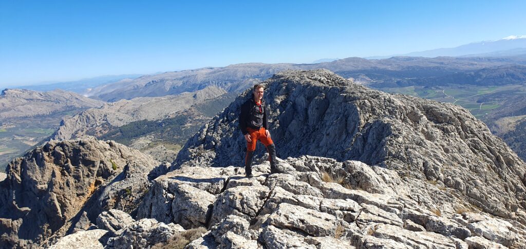 Dejando atrás segunda cima